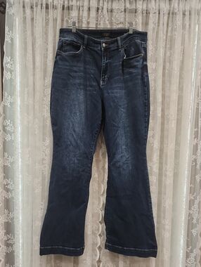 JUDY BLUE FLARE JEANS